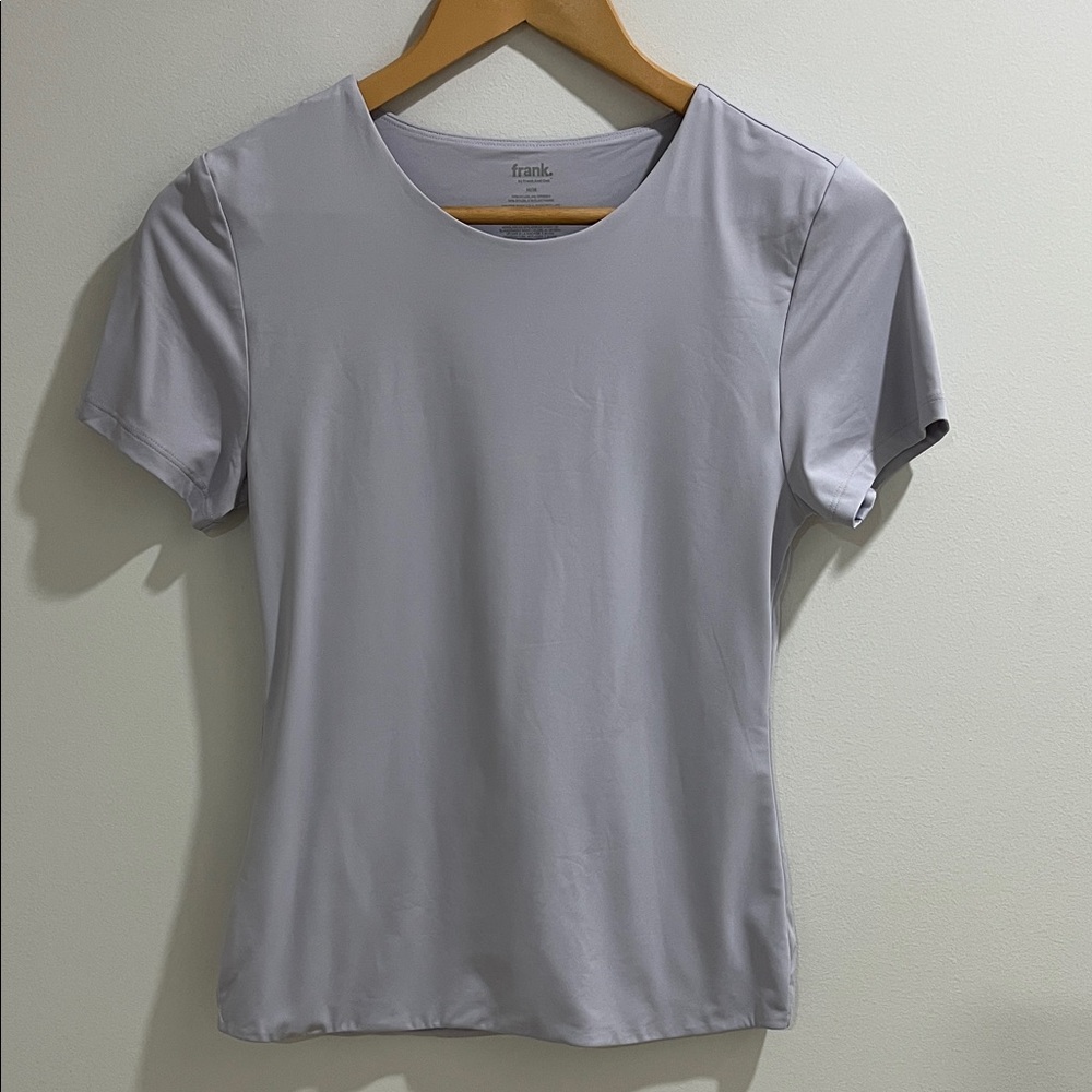 NWOT frank. By Frank and Oak Women’s Smoothing Contour T-shirt Medium Fitted